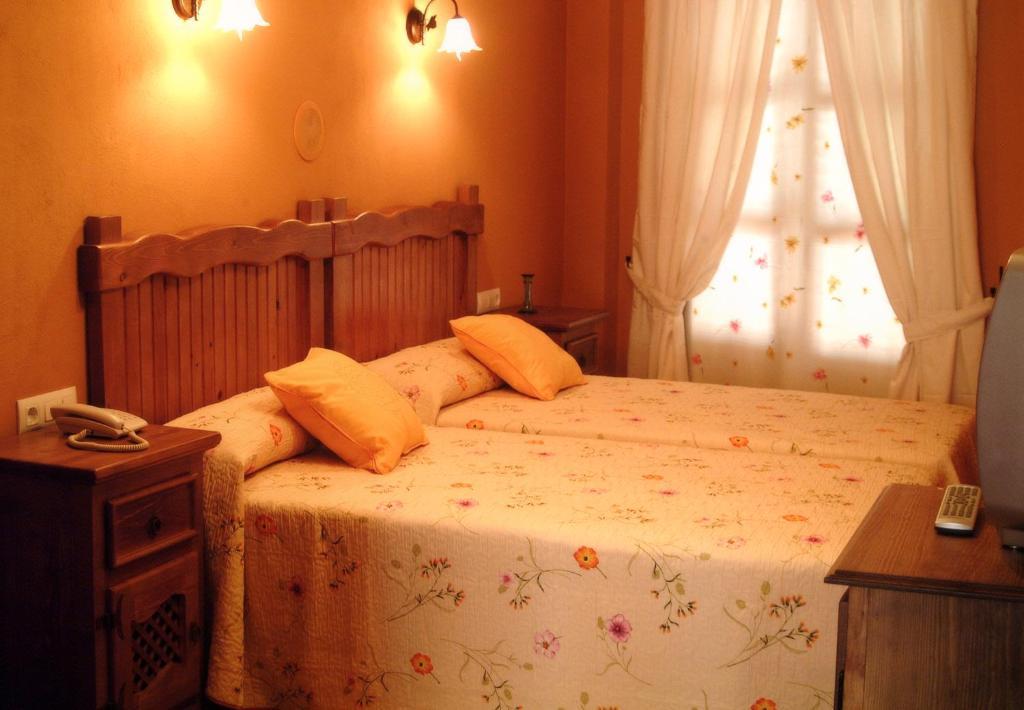 Hotel Posada Casas Viejas Беналуп-Касас-Вьехас Номер фото