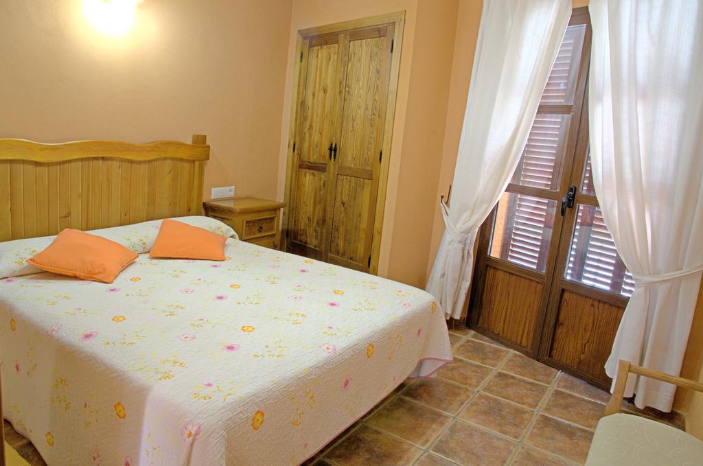 Hotel Posada Casas Viejas Беналуп-Касас-Вьехас Экстерьер фото