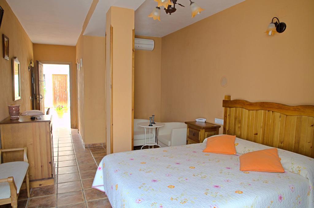 Hotel Posada Casas Viejas Беналуп-Касас-Вьехас Номер фото